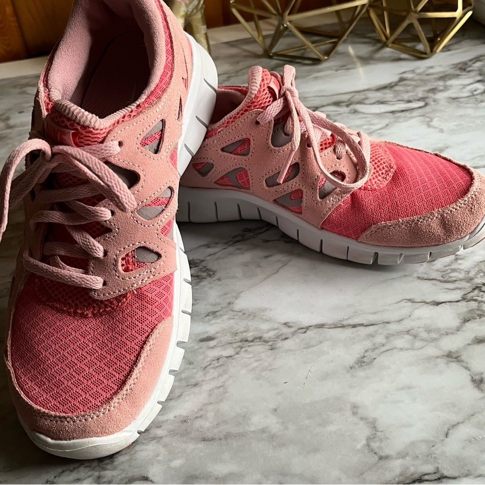 Pink Nike Free Run 2 Training Gym Sneakers 7Y / 8.5 Women’s